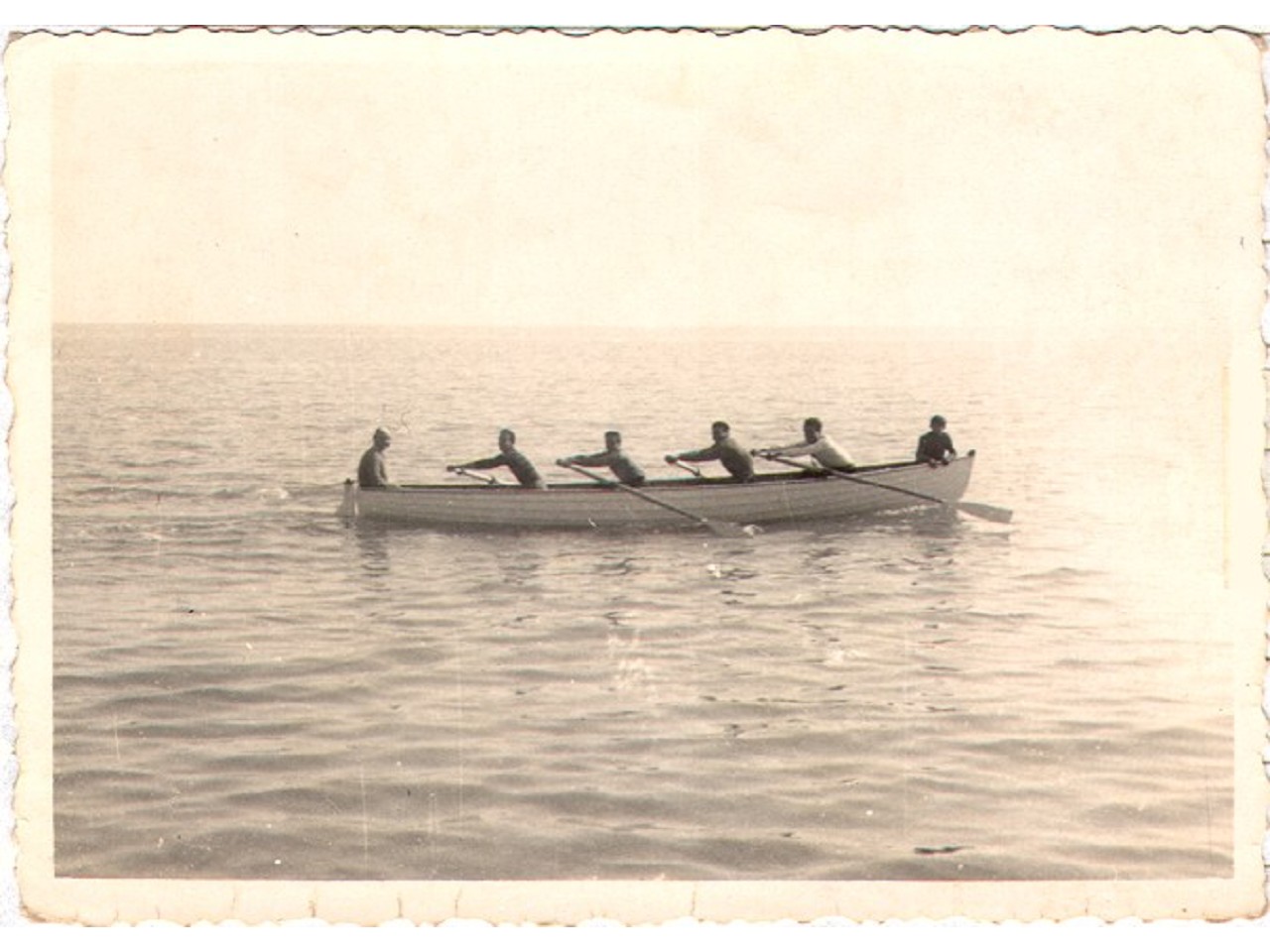 Varo del primo canotto a 4 remi più timoniere.